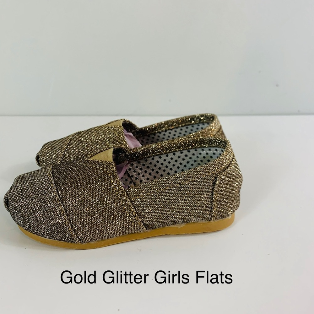 Brand New Girls Gold Glitter Flats - Picture 1 of 4